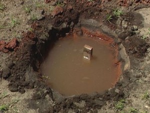 Fill the Hole With Water Fill the Hole With Water