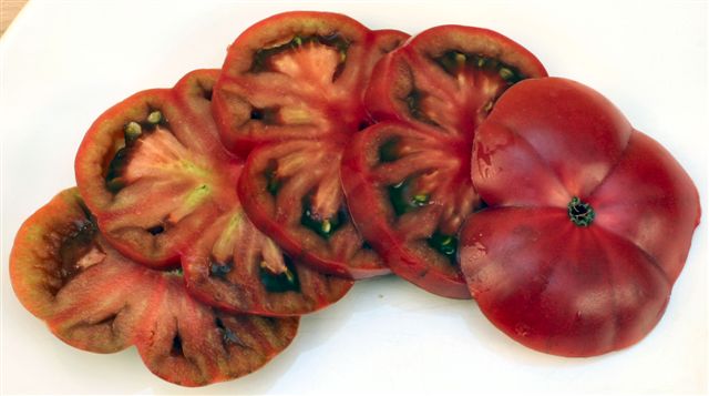 Differences Between Heirloom & Hybrid Tomatoes Differences Between Heirloom & Hybrid Tomatoes