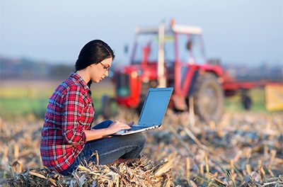 computer-in-the-field-13r0pdn online farming courses